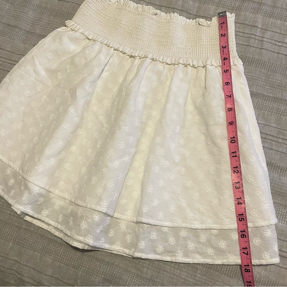 RAILS Addison Skirt in White Embroidered Daisies - Picture 10 of 11